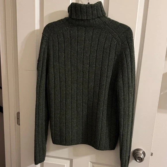 Abercrombie & Fitch Men's Olive Green Ribbed Turtleneck Sweater - Picture 9 of 10